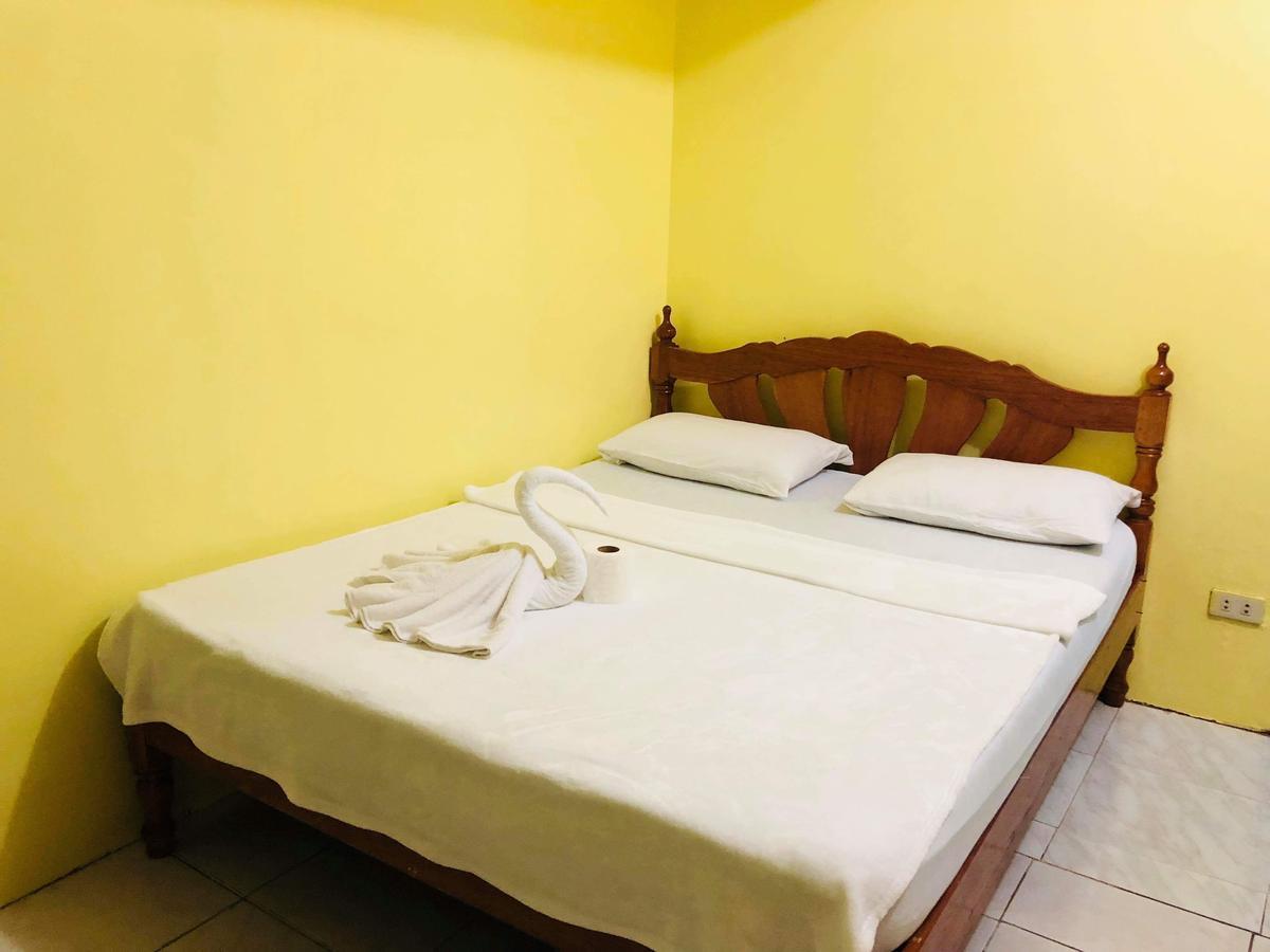 Colors Boutique Hostel Puerto Princesa ภายนอก รูปภาพ