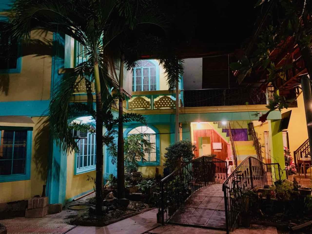 Colors Boutique Hostel Puerto Princesa ภายนอก รูปภาพ